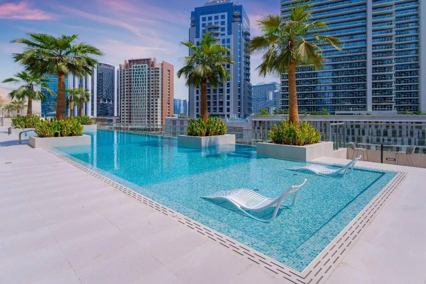 Voguish Studio! Walk To Burj Khalifasleeps 3! Dubai Apartment