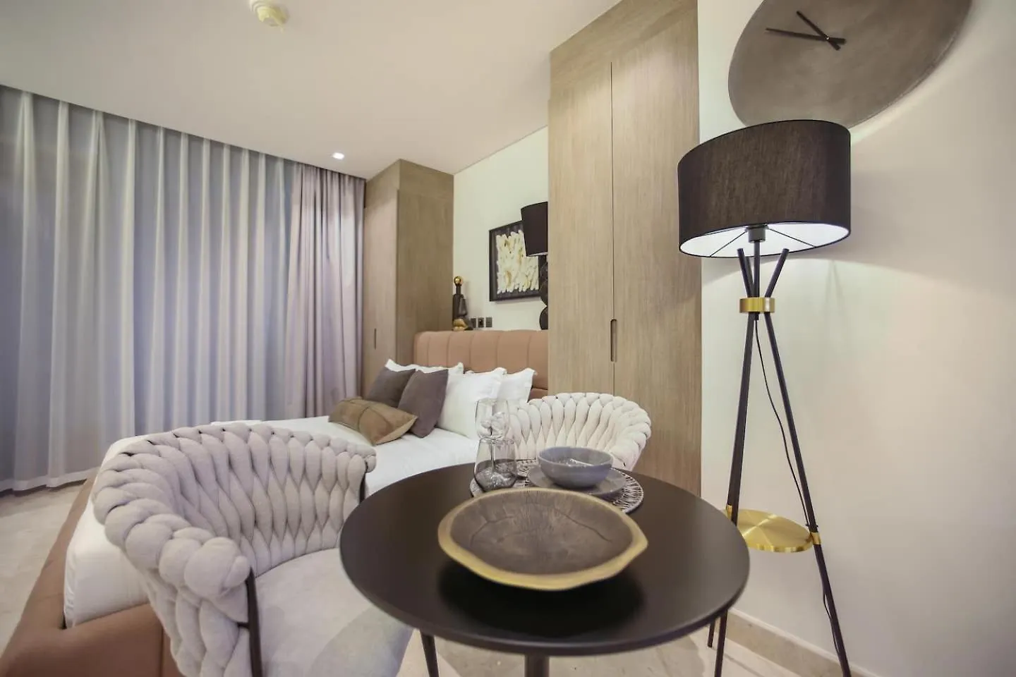 Voguish Studio! Walk To Burj Khalifasleeps 3! Dubai United Arab Emirates