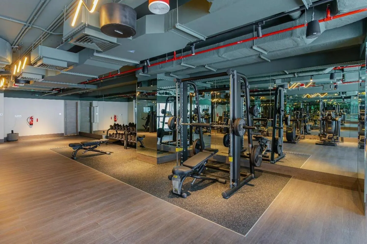 Apartment Voguish Studio! Walk To Burj Khalifasleeps 3! Dubai