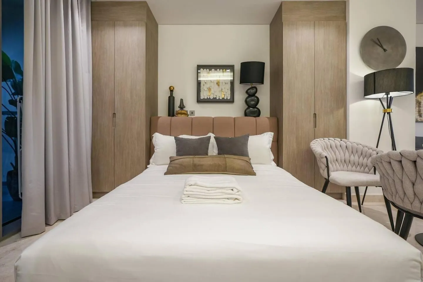 Apartment Voguish Studio! Walk To Burj Khalifasleeps 3! Dubai United Arab Emirates