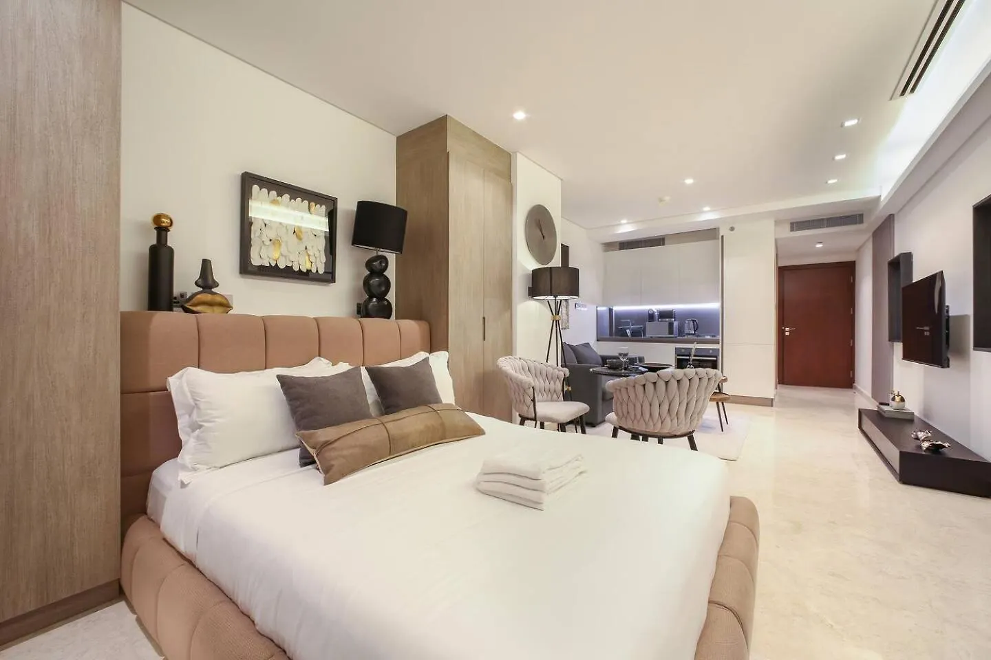 Voguish Studio! Walk To Burj Khalifasleeps 3! Dubai 0*,  United Arab Emirates