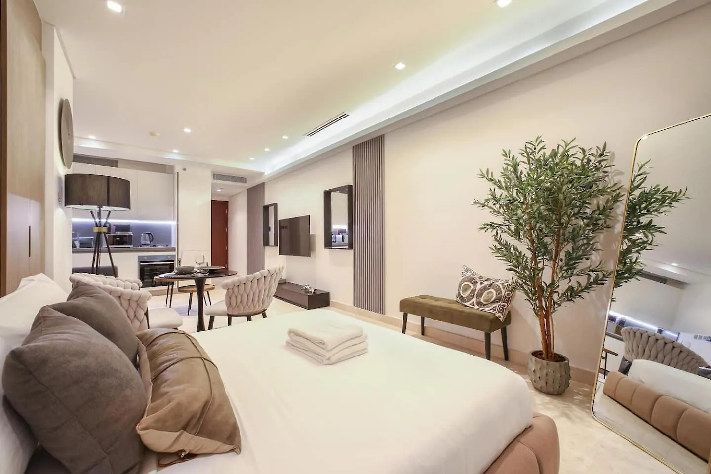 Apartment Voguish Studio! Walk To Burj Khalifasleeps 3! Dubai