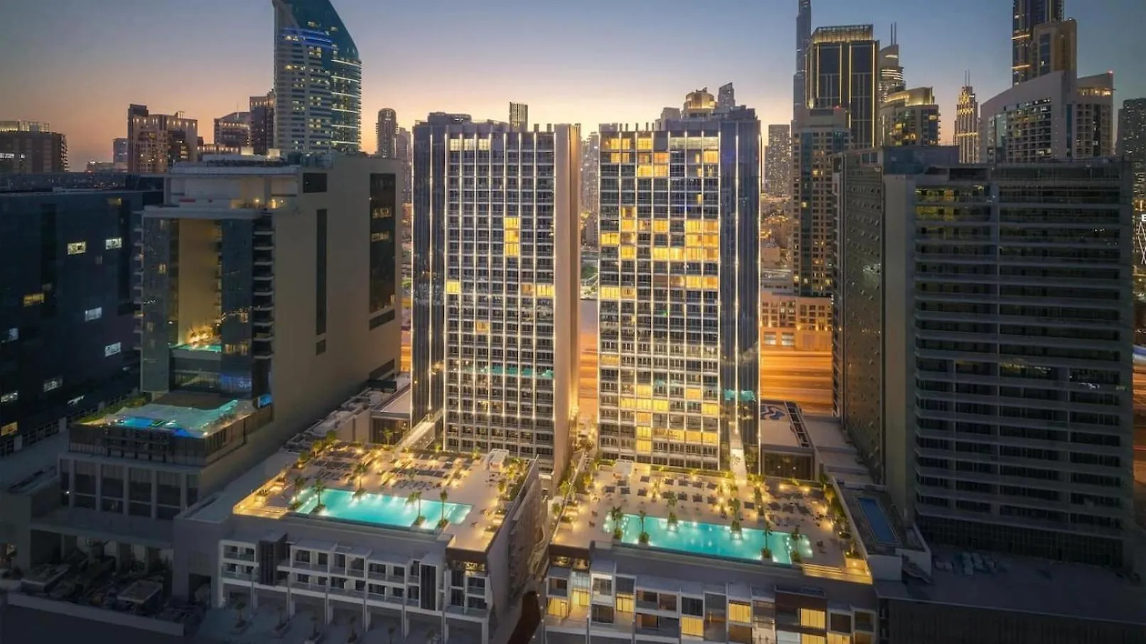 Apartment Voguish Studio! Walk To Burj Khalifasleeps 3! Dubai